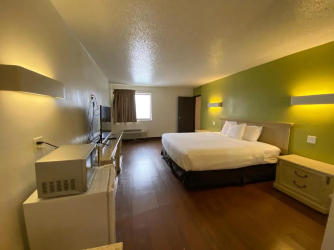 SkyLight Inn Cleveland - Willoughby