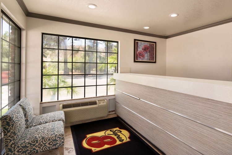Super 8 by Wyndham Santa Clarita/Valencia photo 13