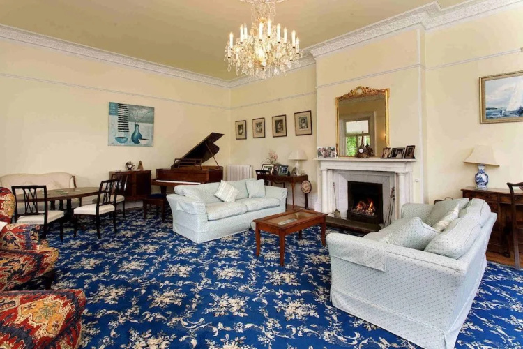 Hollybank House