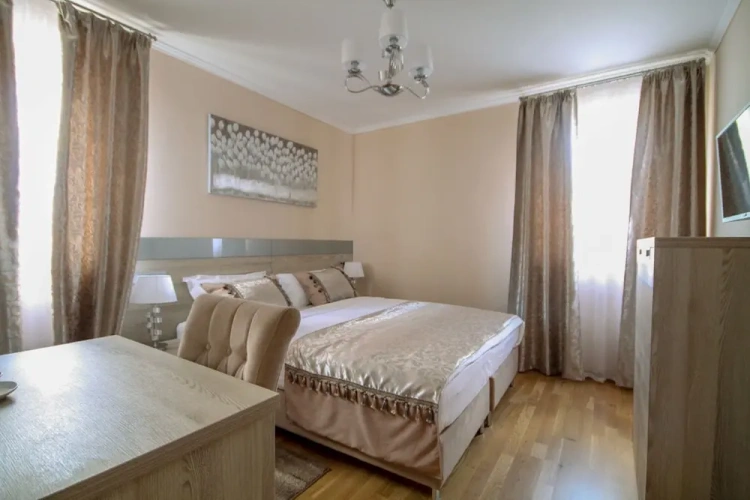 Standard Double room with city view