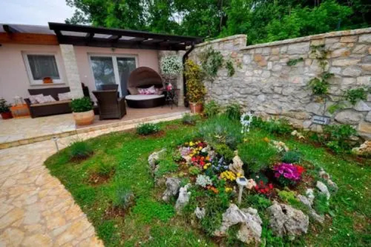 Holiday Home T