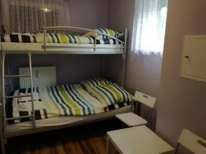 Hostel52