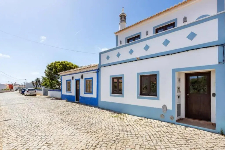 Sagres Chimneys House