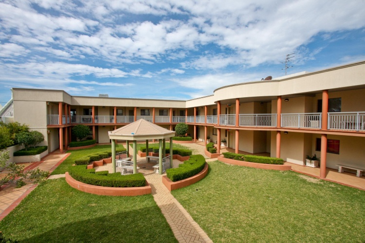 3 Bedrooms Quadruple Apartment