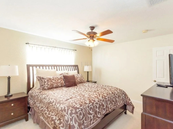 Spacious Rental Pool Jacuzzi 6 Br home by RedAwning