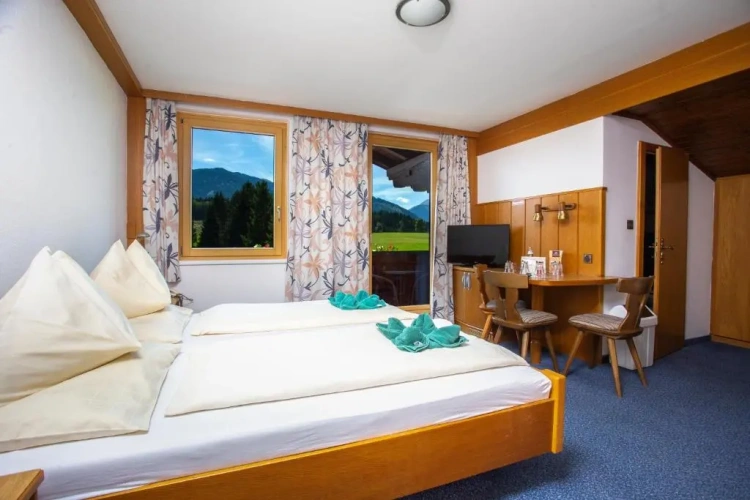 Standard Family room with mountain view