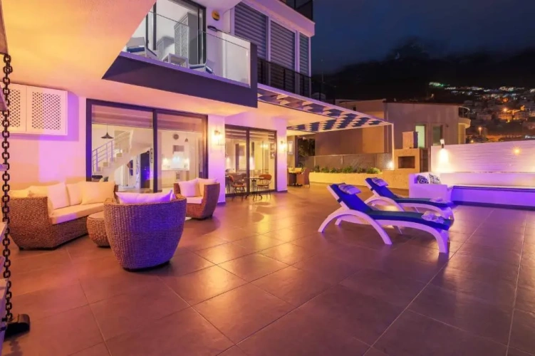 3 Bedrooms Apartment