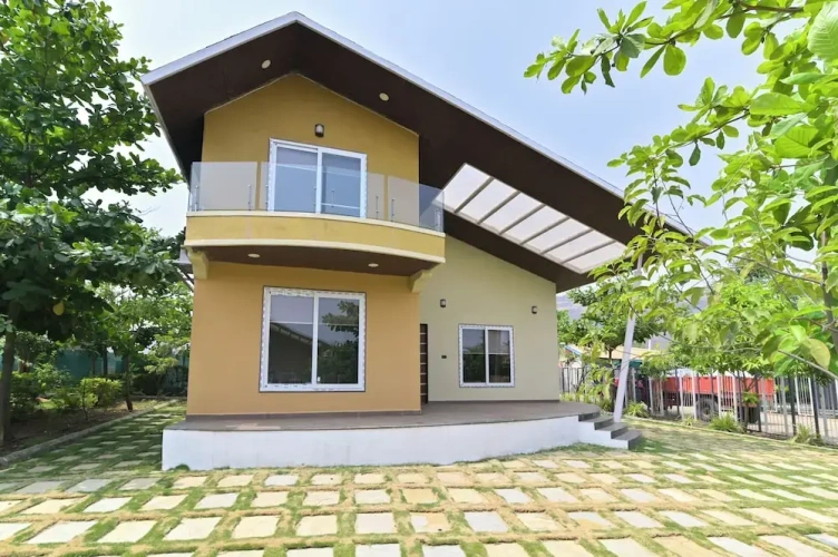 2 Bedrooms Villa