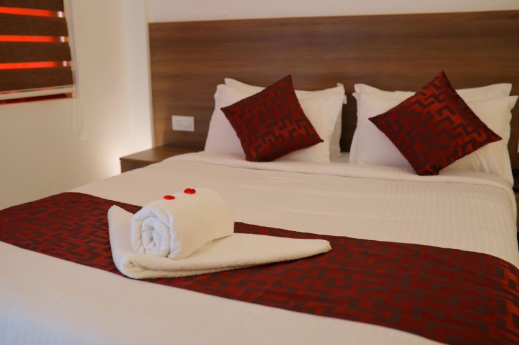 Deluxe Double room with city view