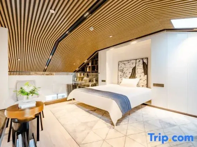 1 Bedroom Duplex Suite with balcony