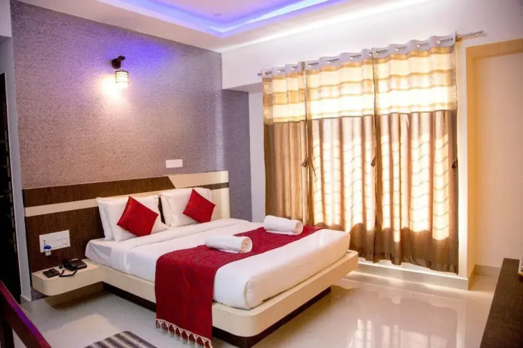 M K Arcade Hotel