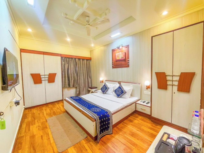 Hotel Thakur Galaxy, Sadar Market