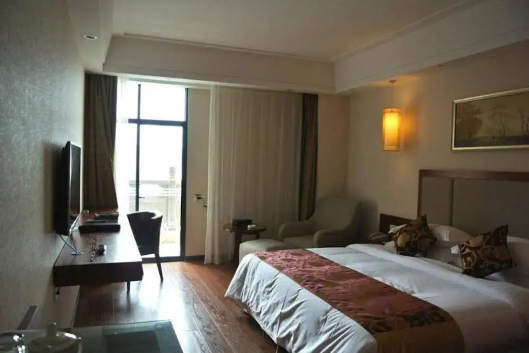 Mer Jade Crown Jianguo Hotel