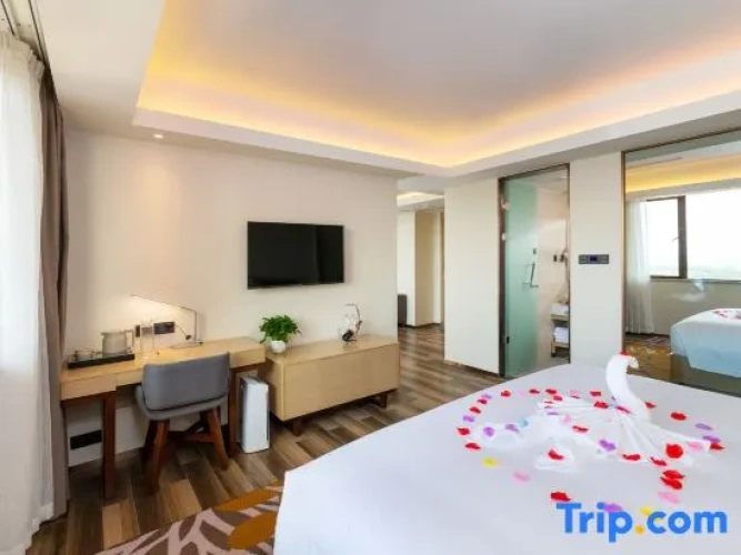 Deluxe Suite with balcony and with sea view