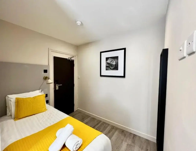 Deluxe Single room