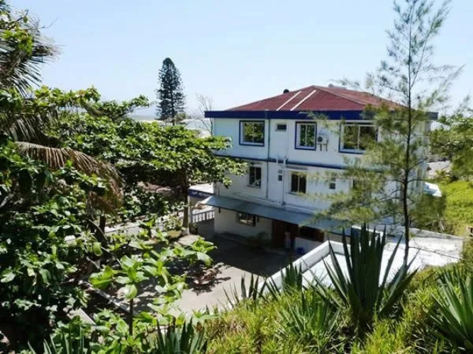 Le Port Hotel