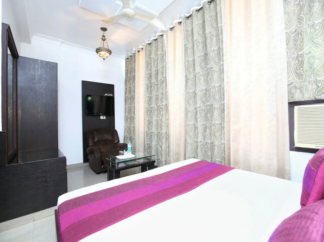OYO 15565 Hotel Midtown