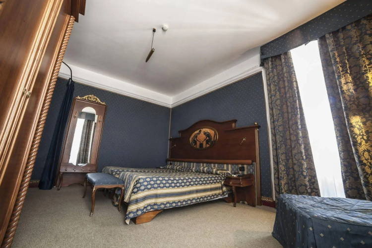 Royal Hotel