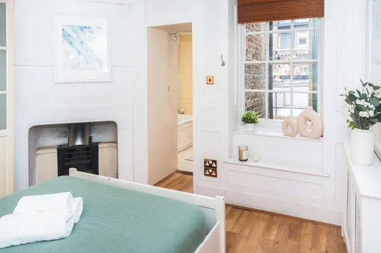 Spacious 3BR 2BA Flat in Central Soho