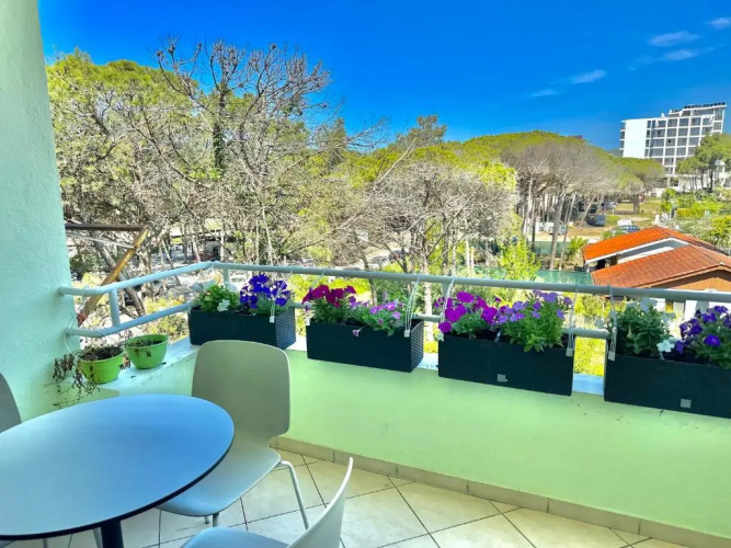Cheerful 2-bedroom apartment in Golem