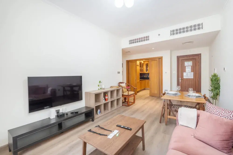 Magnificent 1 BR Apt Situated on a Prime Location