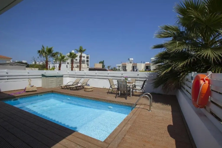 3 Bedrooms Villa