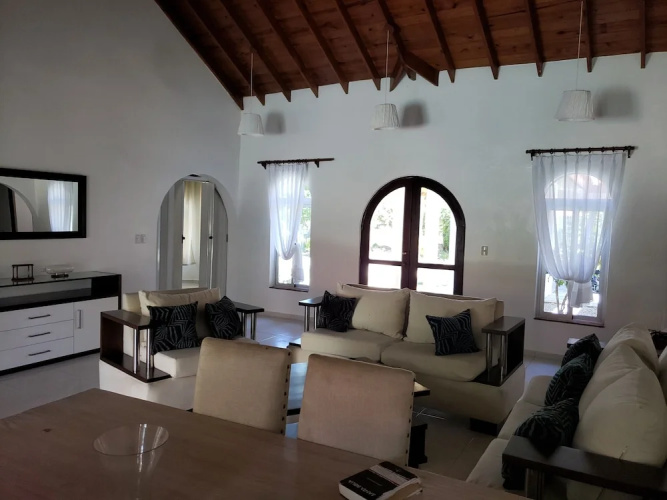Villa 6 Bedrooms Guests Friendly