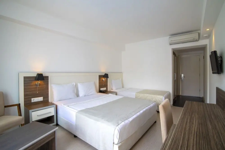 Standard Triple room with balcony