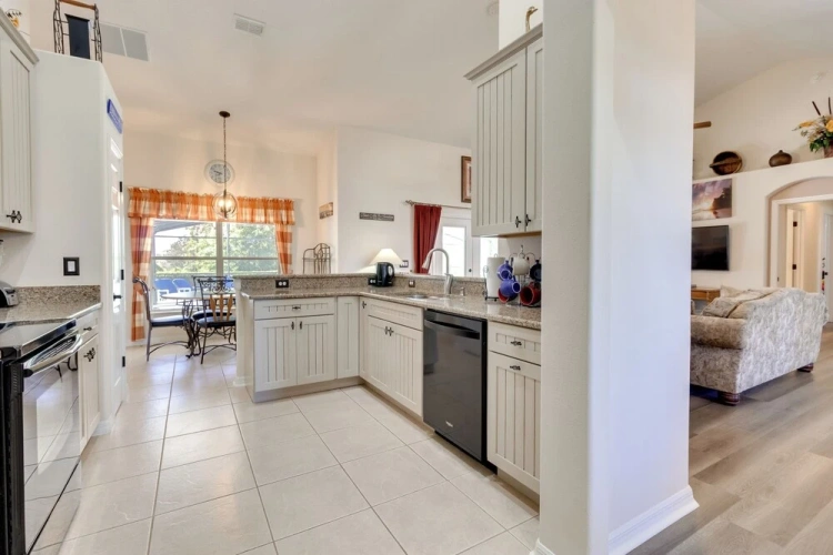 4 Bedrooms Cottage