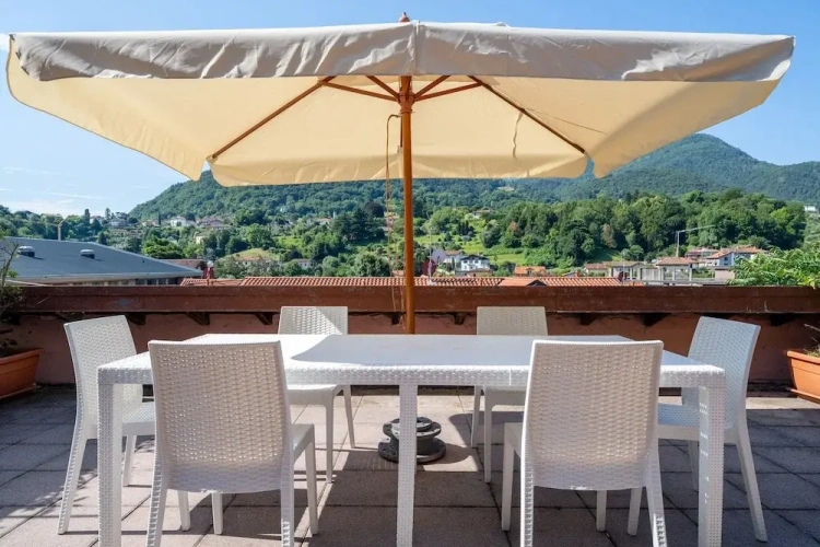 2 Bedrooms Apartment with mountain view