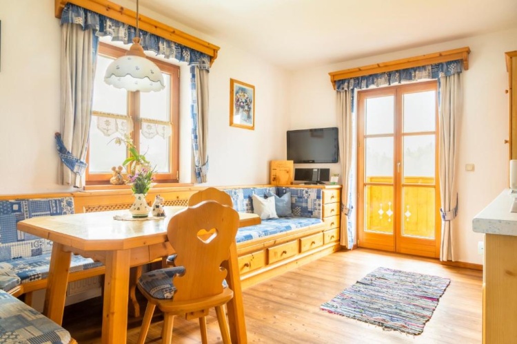 3 Bedrooms Apartment
