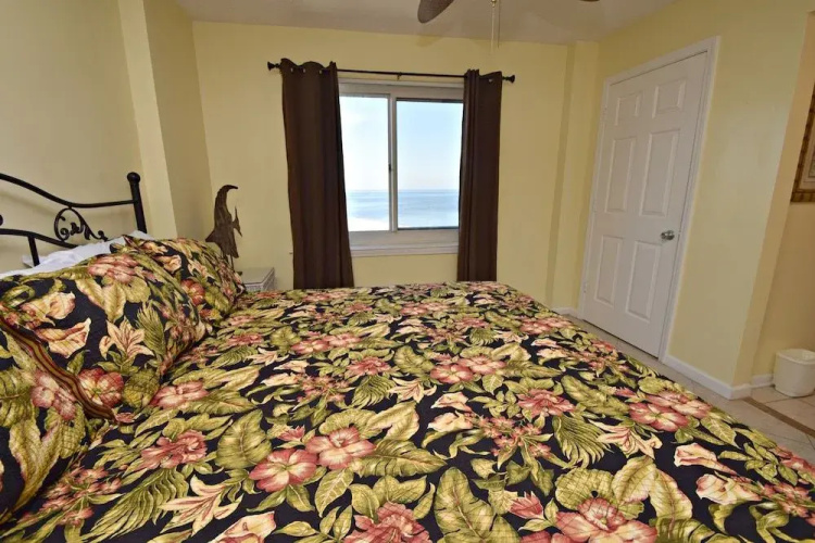 Tradewinds 801 by RedAwning