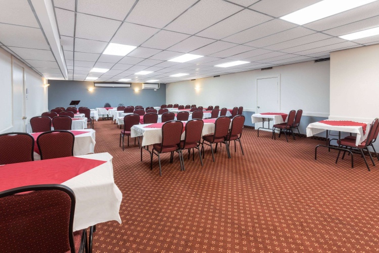 Travelodge By Wyndham Amherst photo 17