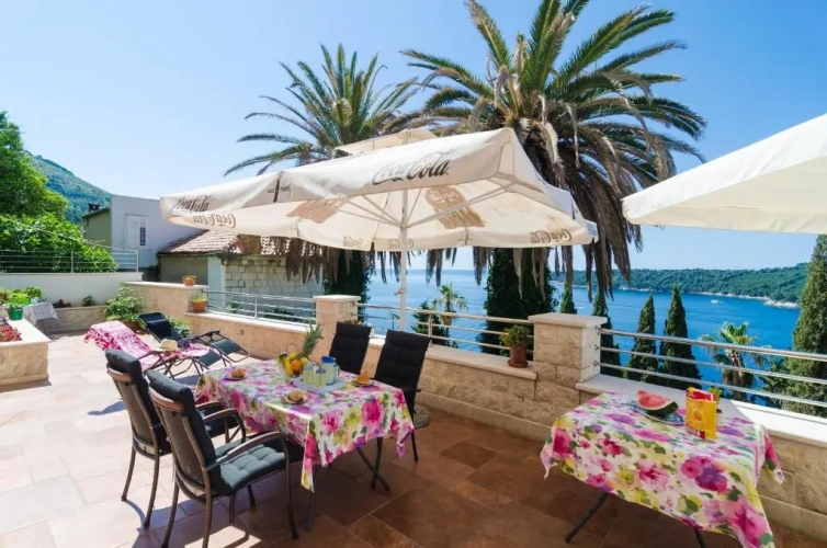 2 Bedrooms Apartment with sea view
