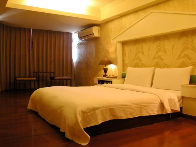 Jung Zaw Hotel