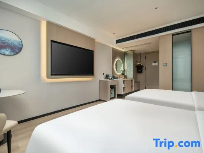 Standard Twin room with city view