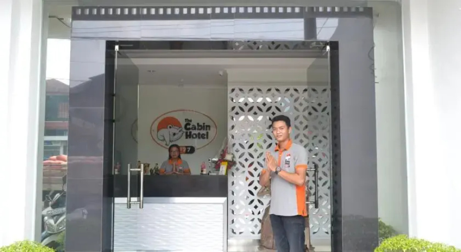 Cabin Hotel F77