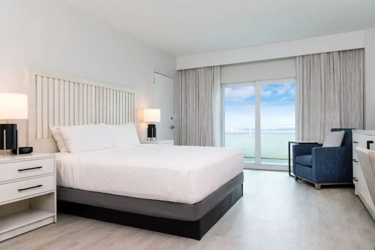 Standard Double room with balcony and oceanfront