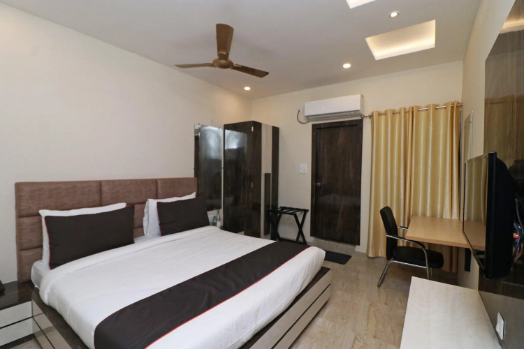 Collection O 41089 Vrindavan Palace
