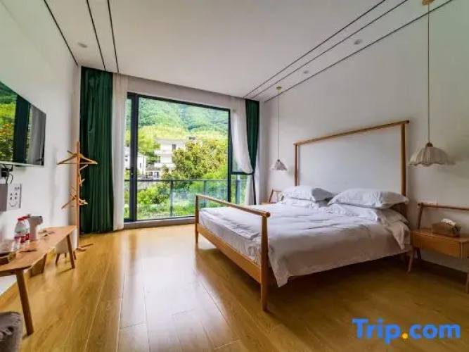 Jiulong Lake Youjianshan B&B