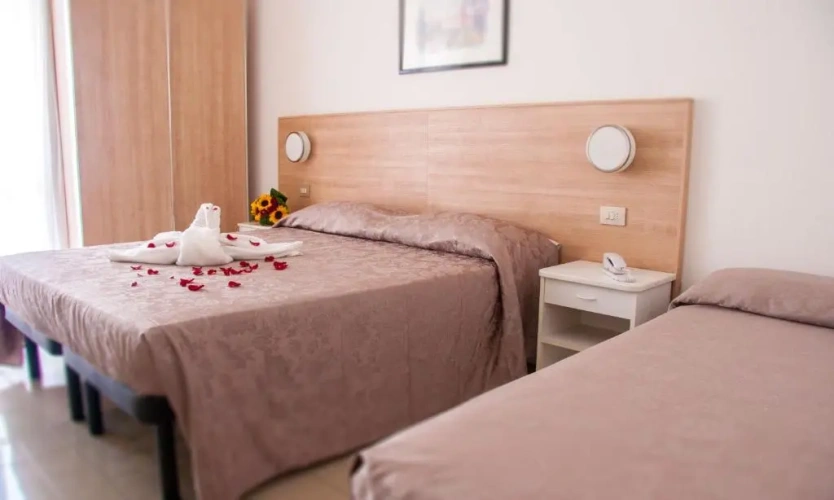 Standard Triple room