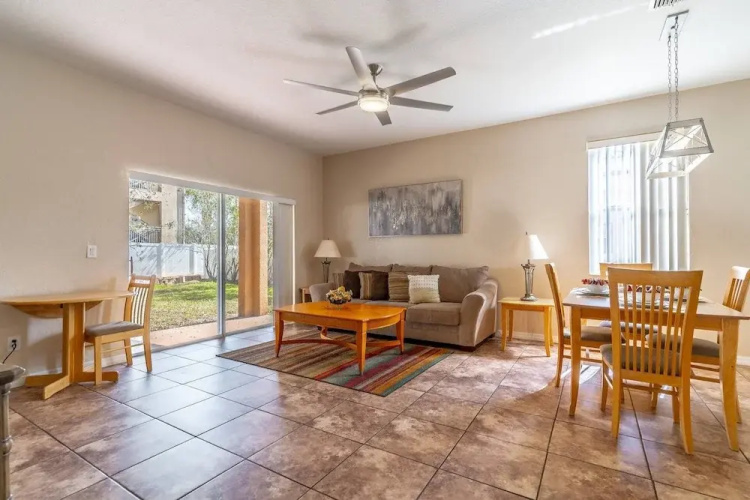 402 Regal Palms
