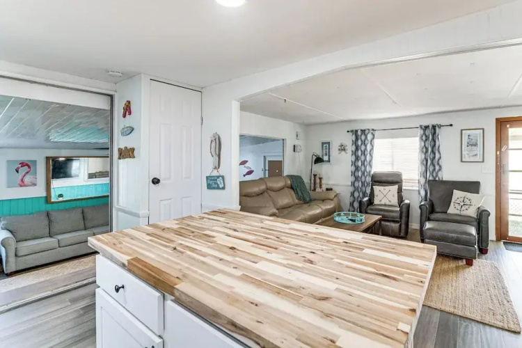 2 Mi to Beach! Canal-front Escape in Crystal River