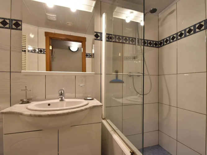 Cottage With Bubble Bath