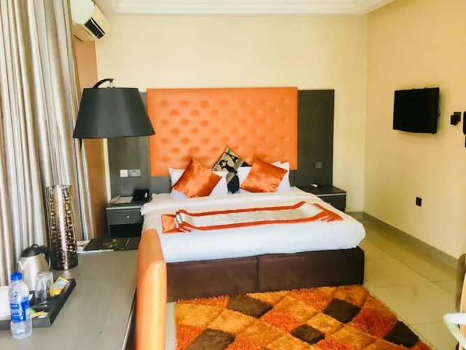 Le Paris Continental Hotel