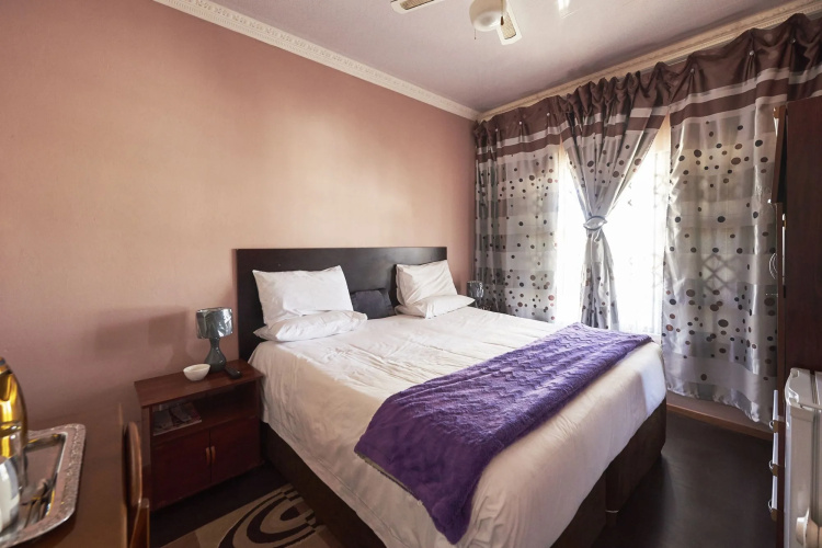 Flossie’s Bed and Breakfast