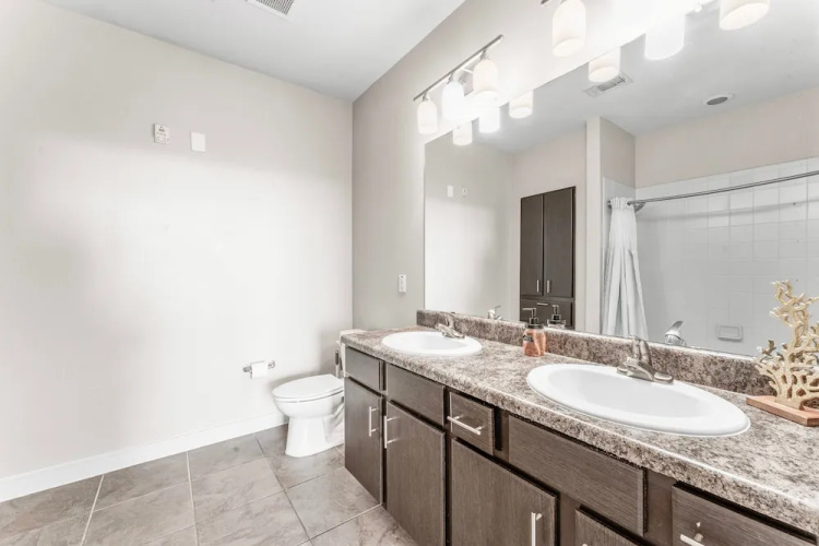 Prime Soco 2BR King Suite w Gympickleballlaundry