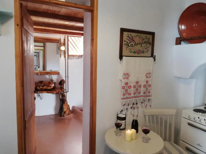 Yalos House