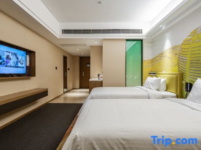 Deluxe Double room with city view