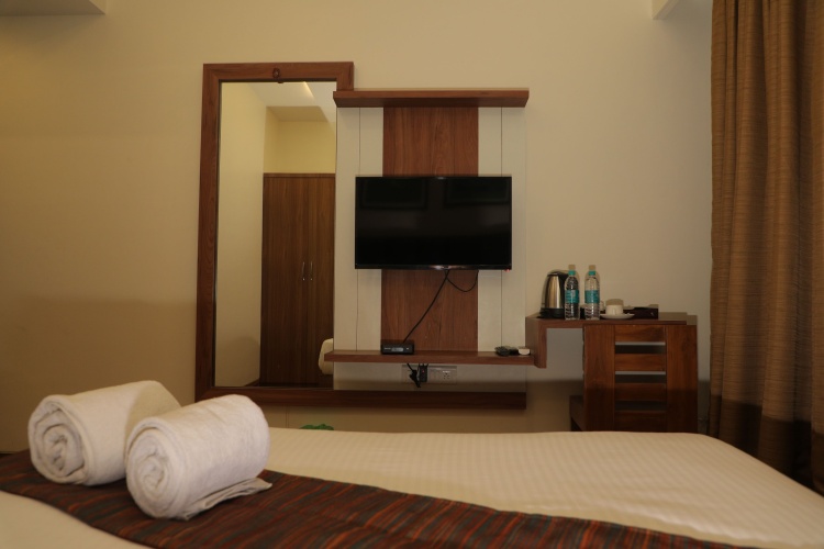 Executive room with city view